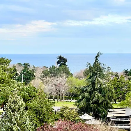Calma Chayka Seafront Апартамент Варна